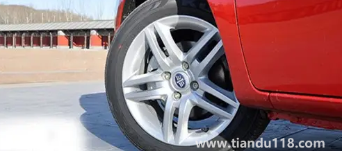 車輪胎扎了個(gè)釘子補(bǔ)一下大概多少錢(車輪胎扎了個(gè)釘子需要換輪胎嗎)(圖3) 車輪胎扎了個(gè)釘子補(bǔ)一下大概多少錢3