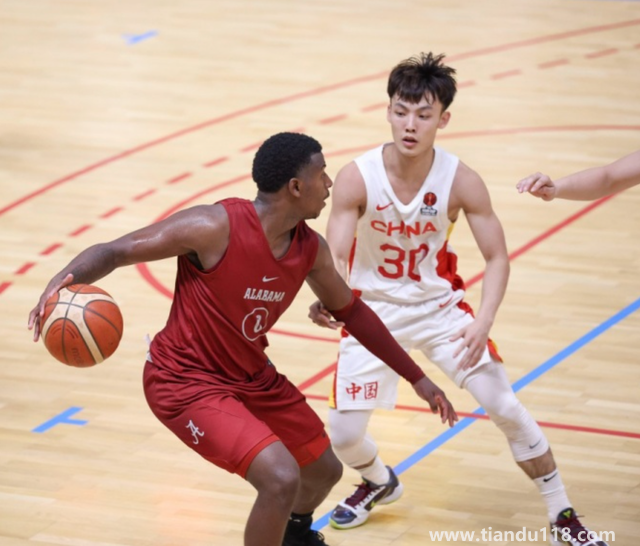中國(guó)男籃熱身賽不敵阿拉巴馬大學(xué)（網(wǎng)友熱議：打不過NCAA）(圖2)