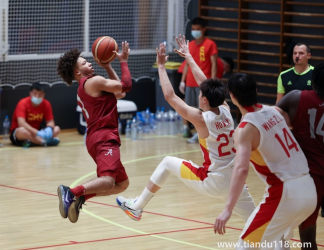 中國(guó)男籃熱身賽不敵阿拉巴馬大學(xué)（網(wǎng)友熱議：打不過NCAA）(圖3)