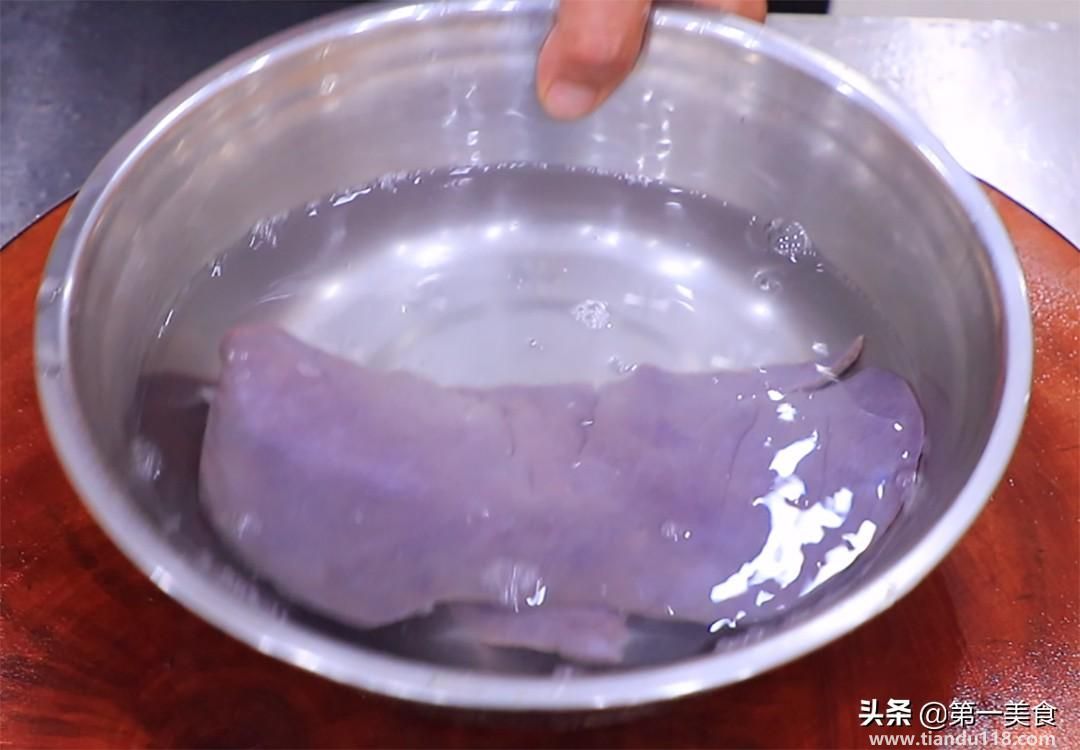 炒豬肝的做法(新鮮豬肝怎么炒好吃)(圖2) 炒豬肝的做法(新鮮豬肝怎么炒好吃)(圖2)