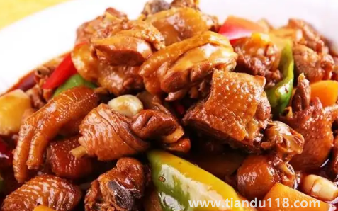 哪種雞適合做大盤(pán)雞(正宗的大盤(pán)雞放啤酒嗎)(圖2) 哪種雞適合做大盤(pán)雞2