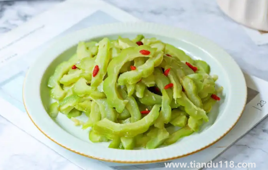 苦瓜怎么炒好吃又不苦還不變色(苦瓜越老越苦嗎)(圖3) 苦瓜怎么炒好吃又不苦還不變色3