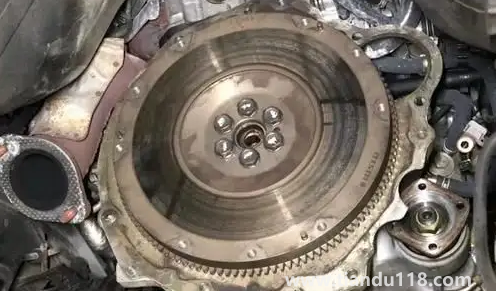 汽車飛輪壞了必須馬上換嗎(汽車飛輪壞了的表現(xiàn))(圖3) 汽車飛輪壞了必須馬上換嗎3