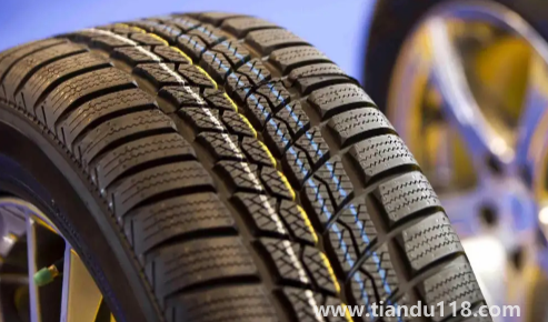 夏天輪胎會自己跑氣嗎（輪胎側面被扎了個小釘子怎么辦）