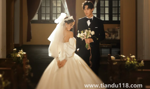 婚紗破了可以補救嗎(婚紗破損一般需要賠多少錢)(圖3) 婚紗破了可以補救嗎3