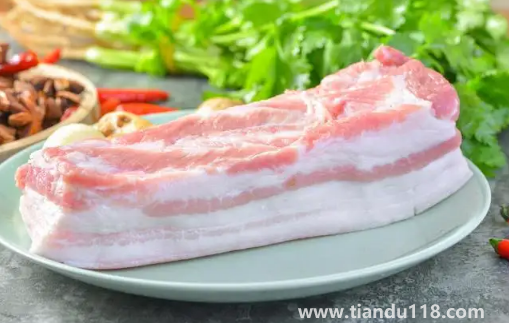 豬肉夜里發(fā)出藍(lán)光能吃嗎(豬肉怎么挑選)(圖2) 豬肉夜里發(fā)出藍(lán)光能吃嗎2