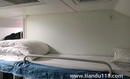 2022女生坐火車硬臥是上鋪好還是下鋪好（坐火車女孩選下鋪會怎么樣）