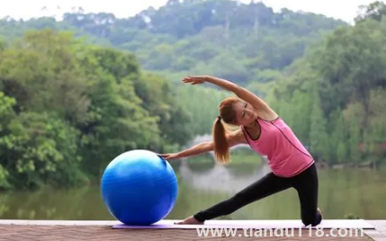 瑜伽球大一點好還是小一點好(瑜伽球怎么選擇尺寸)(圖2) 瑜伽球大一點好還是小一點好2