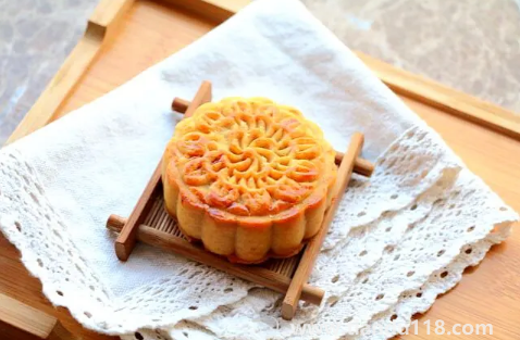 月餅可以用空氣炸鍋?zhàn)鰡幔ㄔ嘛炓话闶鞘裁床牧献龅模?圖1) 月餅可以用空氣炸鍋?zhàn)鰡?