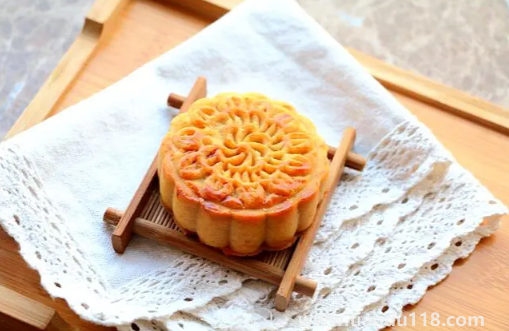 月餅帶上飛機需要托運嗎(吃月餅的注意事項)(圖2) 月餅帶上飛機需要托運嗎2