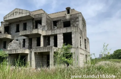 業(yè)主停貸能倒逼爛尾樓復(fù)工嗎(爛尾樓斷供會(huì)怎樣)(圖1) 業(yè)主停貸能倒逼爛尾樓復(fù)工嗎1