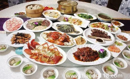 2022國(guó)慶節(jié)辦酒席會(huì)比平時(shí)貴嗎(2022年國(guó)慶節(jié)哪幾天適合擺酒席)(圖2) 2022國(guó)慶節(jié)辦酒席會(huì)比平時(shí)貴嗎2