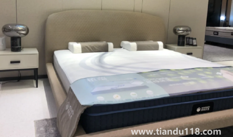 藍(lán)盒子床墊和慕思床墊哪個(gè)好3
