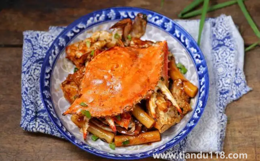 梭子蟹用火鍋底料炒還是豆瓣醬炒（火鍋底料炒梭子蟹的做法）