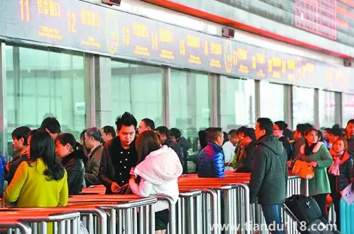 2022年國(guó)慶節(jié)高鐵火車(chē)票什么時(shí)候開(kāi)售(國(guó)慶節(jié)坐高鐵火車(chē)怎么防護(hù))(圖2) 2022年國(guó)慶節(jié)高鐵火車(chē)票什么時(shí)候開(kāi)售2