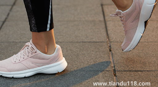 網(wǎng)面鞋破洞了怎么補(bǔ)救2