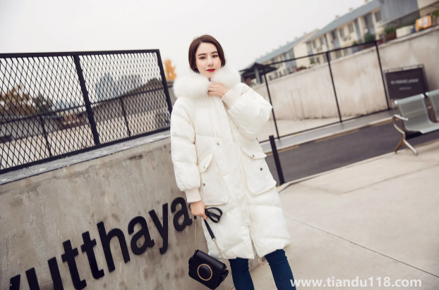 羽絨服經(jīng)常洗好不好（羽絨服可以放洗衣機(jī)里洗嗎）