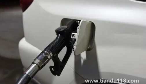 小汽車多少公里換機(jī)油最好2