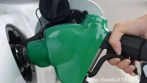 小汽車多少公里換機(jī)油最好3