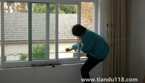 開荒保潔瓷磚用什么擦（開荒保潔需要幾個(gè)小時(shí)）