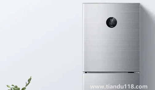 冰箱漏水接水盤在哪（冰箱排水孔的水哪去了）