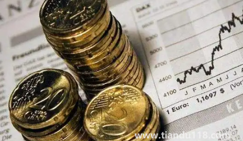 基金虧了25%是贖回還是放著（基金買賣都要收手續(xù)費(fèi)嗎）