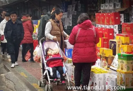 2023過年串門送油合適嗎（過年串門拿幾樣東西）