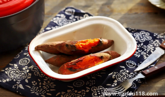 空氣炸鍋烤紅薯能放滿嗎(空氣炸鍋烤紅薯幾分鐘多少溫度)(圖3) 空氣炸鍋烤紅薯能放滿嗎3