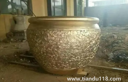 銅的小招財(cái)缸怎樣擺放（銅缸擺放的風(fēng)水吉位在哪）