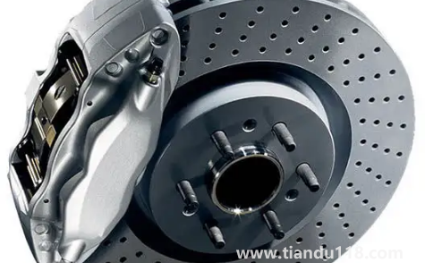 剎車(chē)片過(guò)熱澆了一次水沒(méi)事吧（剎車(chē)片有糊味要停多久才能開(kāi)）