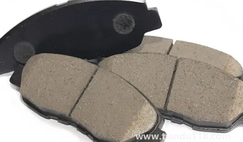 剎車片過熱澆了一次水沒事吧(剎車片有糊味要停多久才能開)(圖2) 剎車片過熱澆了一次水沒事吧2