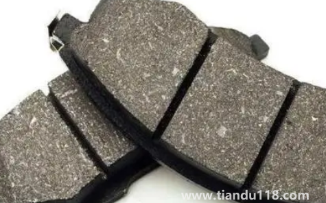 剎車片過熱澆了一次水沒事吧(剎車片有糊味要停多久才能開)(圖3) 剎車片過熱澆了一次水沒事吧3