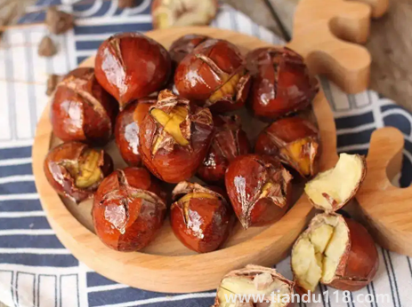 烤箱烤板栗需要錫紙包起來(lái)嗎(烤箱烤板栗的做法)(圖2) 烤箱烤板栗需要錫紙包起來(lái)嗎2