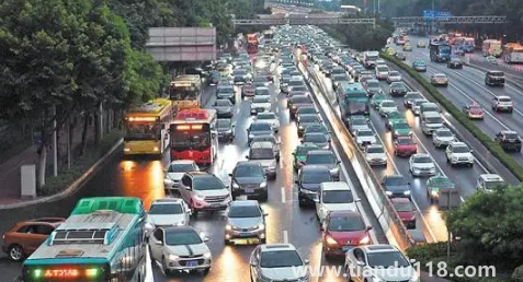 高速上扔?xùn)|西會被拍到嗎(高速上違章一般幾天能收到信息)(圖3) 高速上扔?xùn)|西會被拍到嗎3