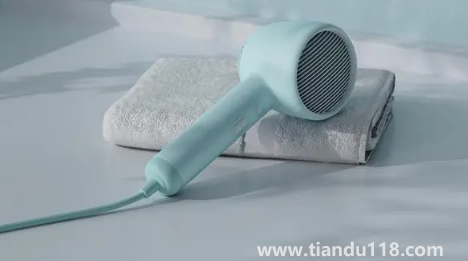 吹風(fēng)機(jī)能把頭發(fā)吹黃嗎3