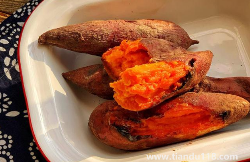 一個烤紅薯的熱量相當(dāng)于多少米飯的熱量（烤紅薯怎么吃減肥）