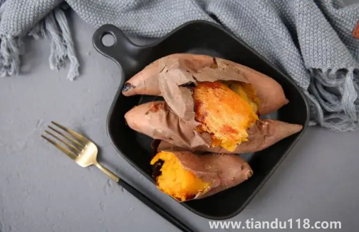 一個(gè)烤紅薯的熱量相當(dāng)于多少米飯的熱量(烤紅薯怎么吃減肥)(圖2) 一個(gè)烤紅薯的熱量相當(dāng)于多少米飯的熱量2