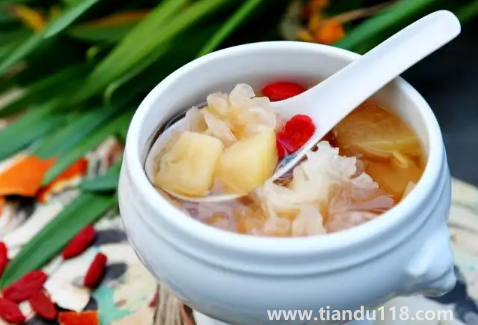 煮梨水先放糖還是先放梨(煮梨水喝有什么好處)(圖3) 煮梨水先放糖還是先放梨3