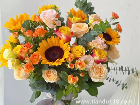 網上買的鮮花先去葉子還是先醒花(醒花時哪些是要注意的)(圖1) 網上買的鮮花先去葉子還是先醒花1