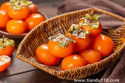 柿子用什么泡好吃又脆不澀口（吃柿子的注意事項）