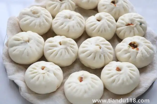 牛肉餡包子放啥菜絕配(如何做牛肉餡包子)(圖2) 牛肉餡包子放啥菜絕配2