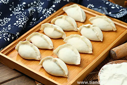 剛包好的餃子如何保存在冰箱（餃子能凍多久）