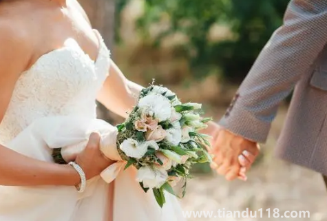 女生回門一定要穿紅色衣服嗎(女生回門的注意事項)(圖2) 女生回門一定要穿紅色衣服嗎2