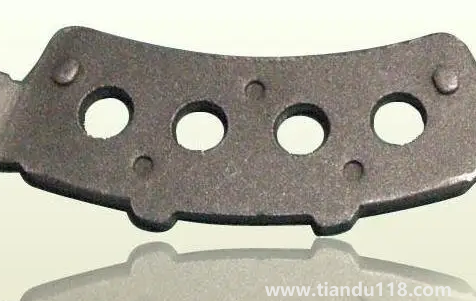 汽車(chē)剎車(chē)片是什么材料制成的（剎車(chē)多久換一次片）