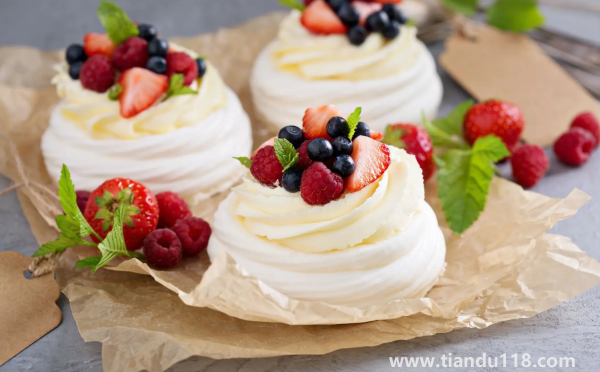 奶油是雞蛋清打出來(lái)的嗎(雞蛋清怎么打發(fā)成奶油狀)(圖2) 奶油是雞蛋清打出來(lái)的嗎2