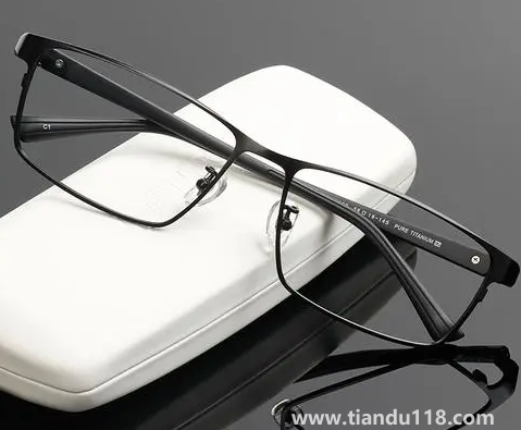 只知道度數(shù)可以網(wǎng)上配眼鏡嗎(網(wǎng)上配眼鏡度數(shù)弄錯了怎么辦)(圖1) 只知道度數(shù)可以網(wǎng)上配眼鏡嗎1