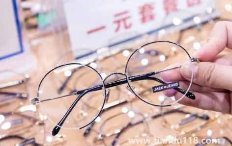 只知道度數(shù)可以網(wǎng)上配眼鏡嗎(網(wǎng)上配眼鏡度數(shù)弄錯了怎么辦)(圖3) 只知道度數(shù)可以網(wǎng)上配眼鏡嗎3