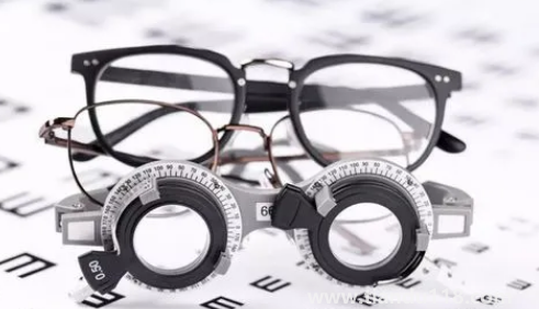 網(wǎng)上配眼鏡度數(shù)漲了怎么換鏡片(眼鏡度數(shù)上漲不及時換眼鏡會怎么樣)(圖1) 網(wǎng)上配眼鏡度數(shù)漲了怎么換鏡片1