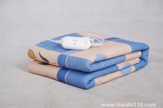 電熱毯關(guān)了還有電磁輻射嗎(電熱毯使用要注意什么)(圖2) 電熱毯關(guān)了還有電磁輻射嗎2