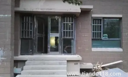 為什么窮不改門(mén)(改大門(mén)方向?qū)θ擞杏绊憜幔?圖3) 為什么窮不改門(mén)3